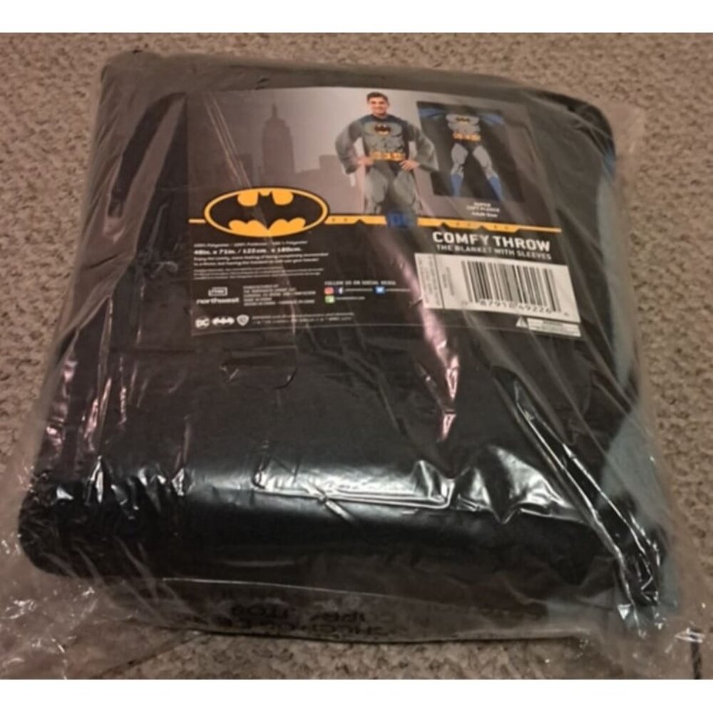 NEW Batman DC Comics Fleece Throw Blanket Sleeves Super Hero Costume Robe SOFT